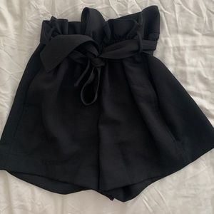 Aritzia Wilfred Paperbag short - size 6